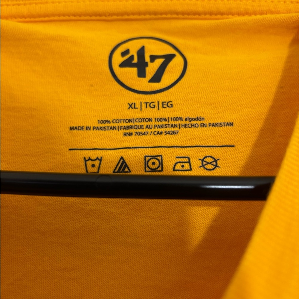 LA Lakers Classic Logo Yellow Tee - Size XL - Picture 4 of 4